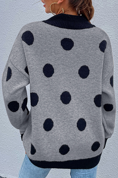 Well Tailored Sweater with a Graceful Silhouette