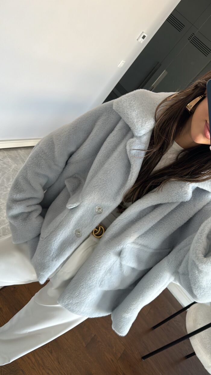 Sophisticated Jacket with a Clean Classic Look