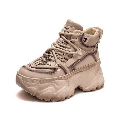 Effortlessly Elegant Boots with a Timeless Design