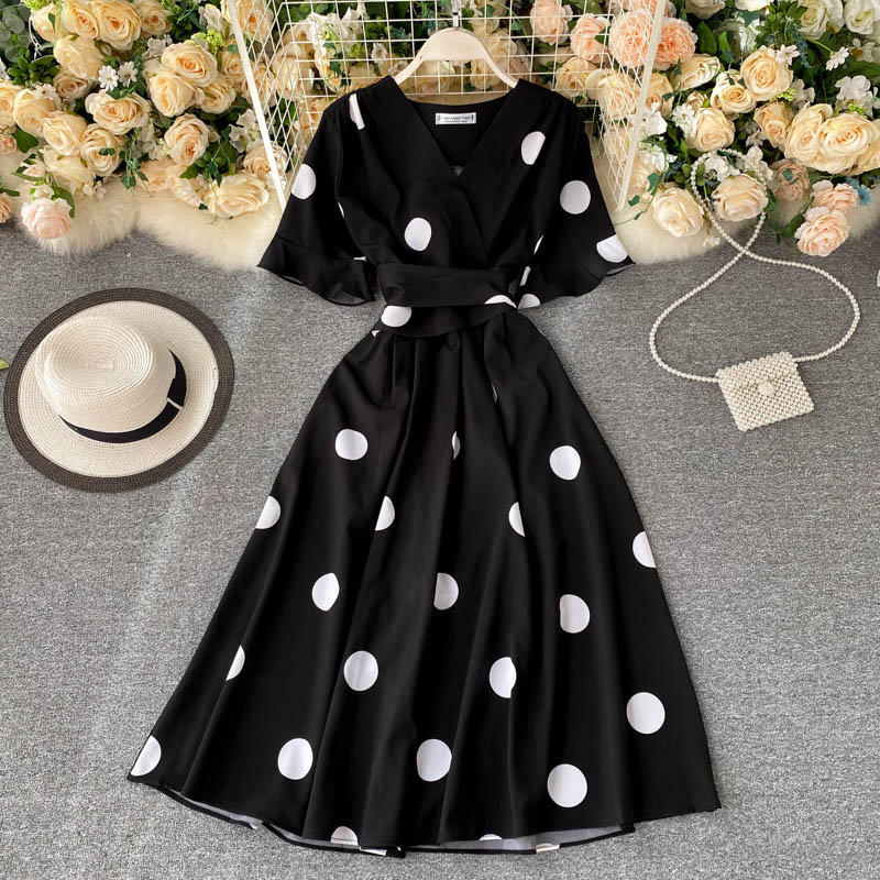 Classic Vintage Dress with a Flattering Fit