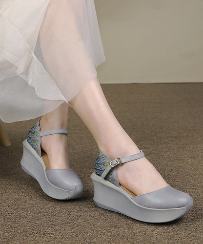 Polished Sandals with an Effortless Classic Look