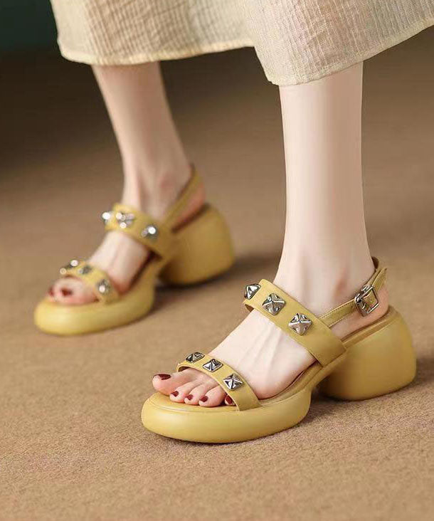 Well Tailored Sandals with a Graceful Silhouette