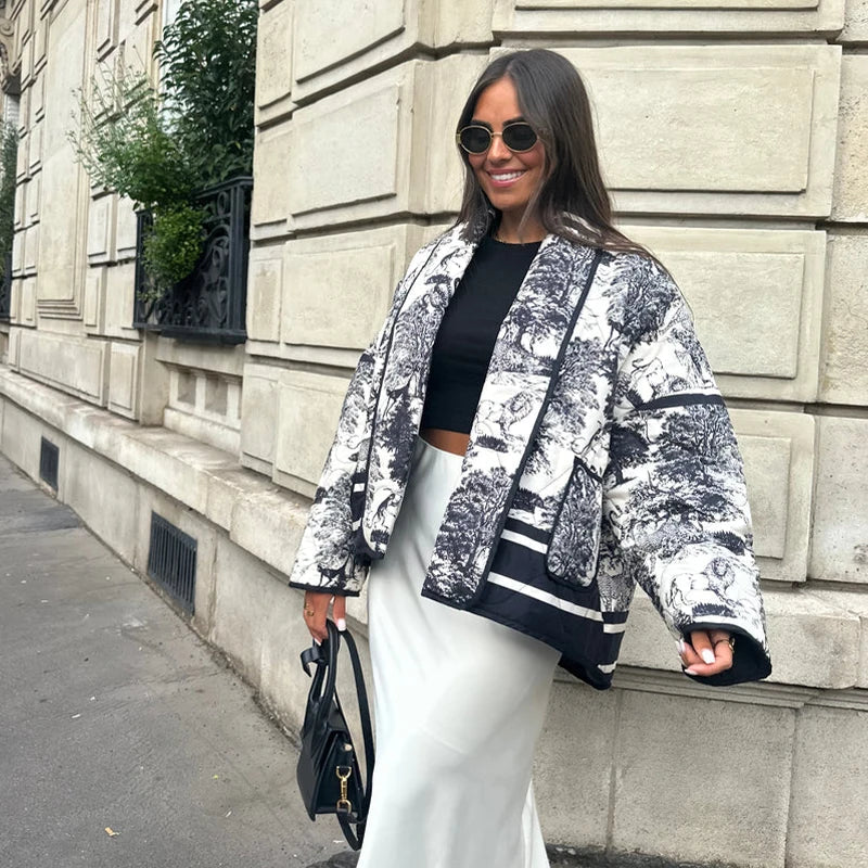 Effortlessly Elegant Jacket with a Timeless Design