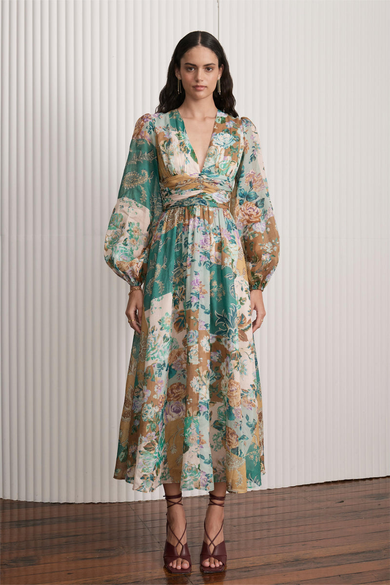 Classic Vintage Dress with a Flattering Fit