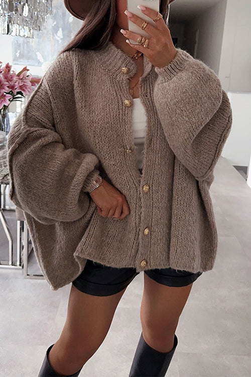 Effortlessly Elegant Cardigan with a Timeless Design