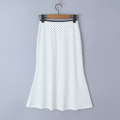 Sophisticated Garment with a Clean Classic Look