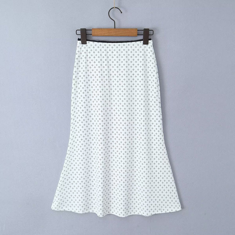 Sophisticated Garment with a Clean Classic Look
