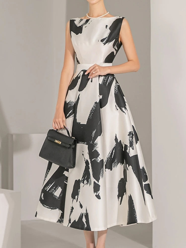 Classic Vintage Dress with a Flattering Fit