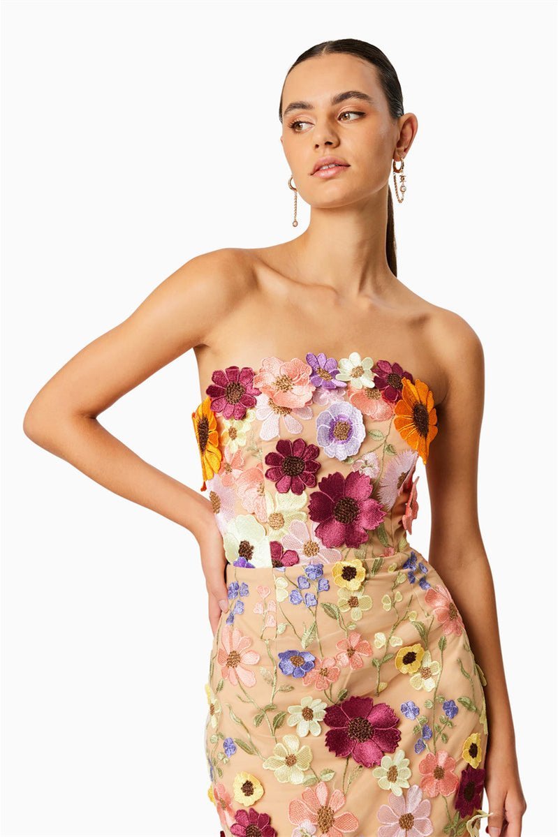 Gracefully Styled Dress for Any Occasion