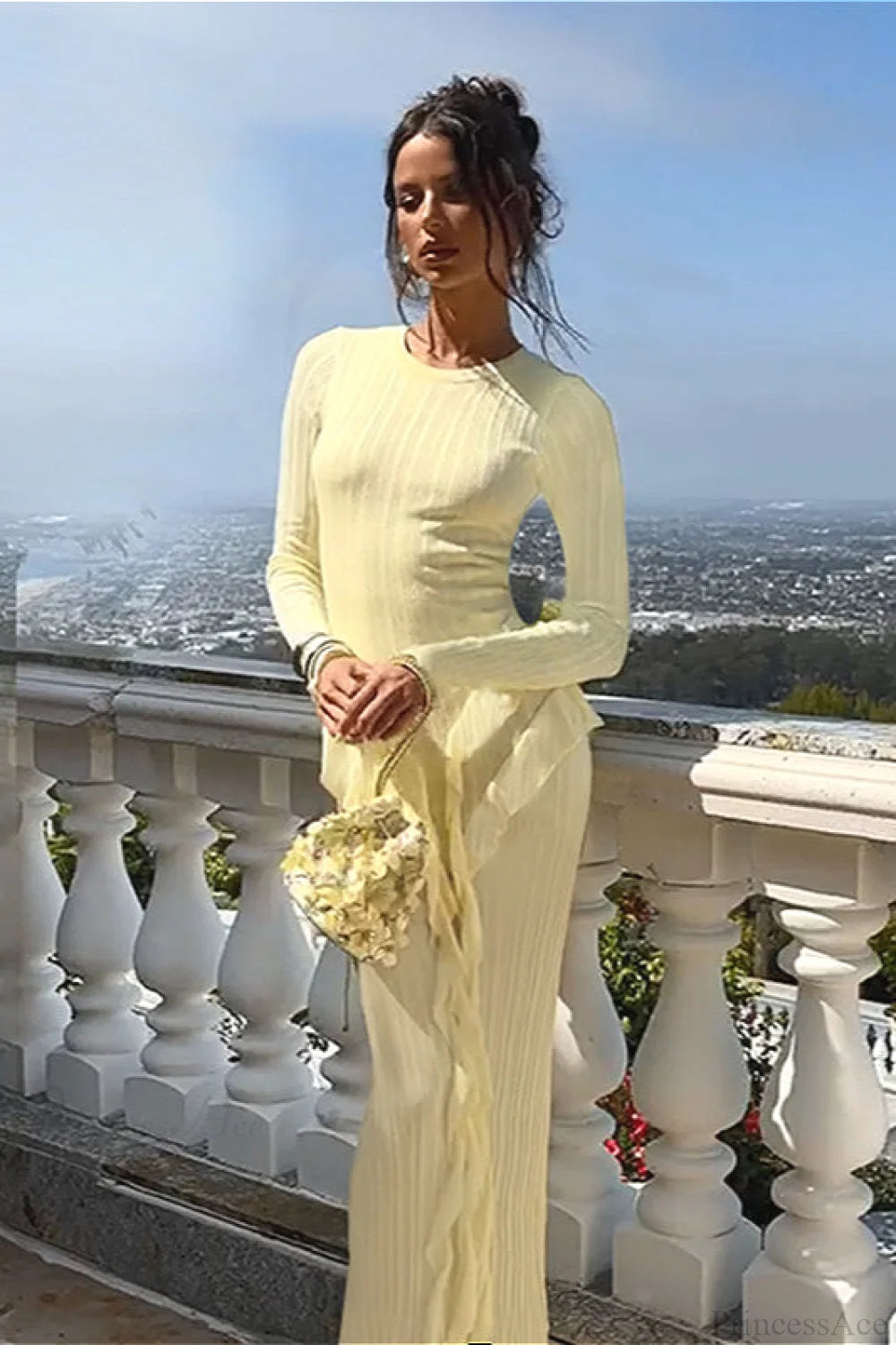 Well Tailored Dress with a Graceful Silhouette