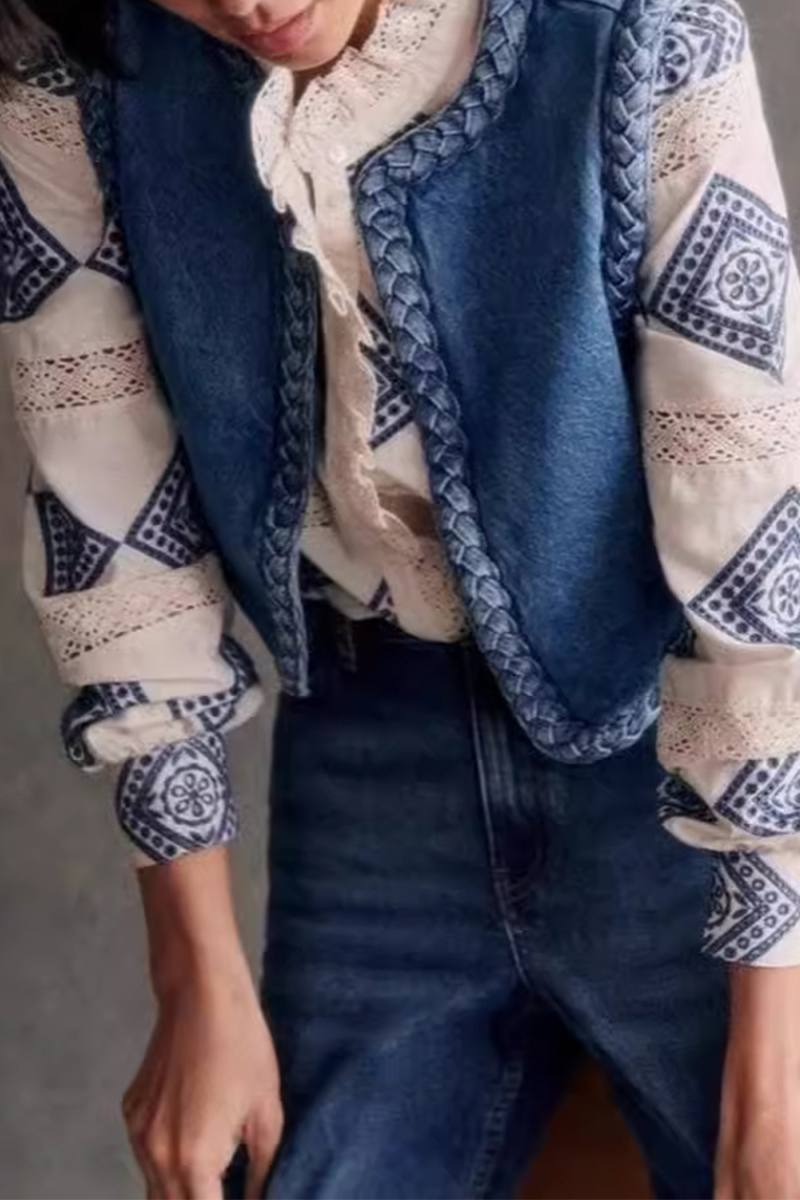 Gracefully Styled Coat for Any Occasion