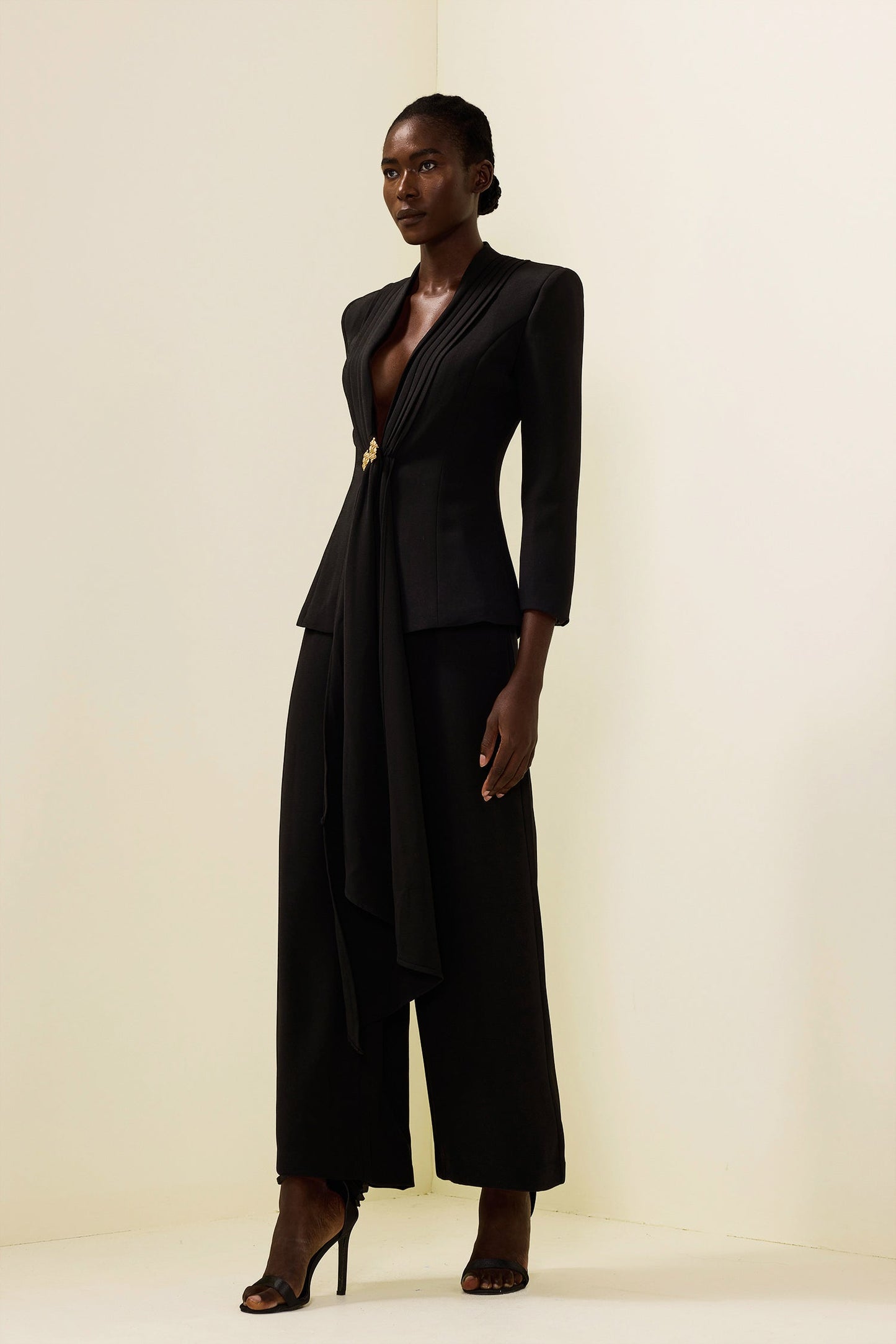 Well Tailored Pants with a Graceful Silhouette
