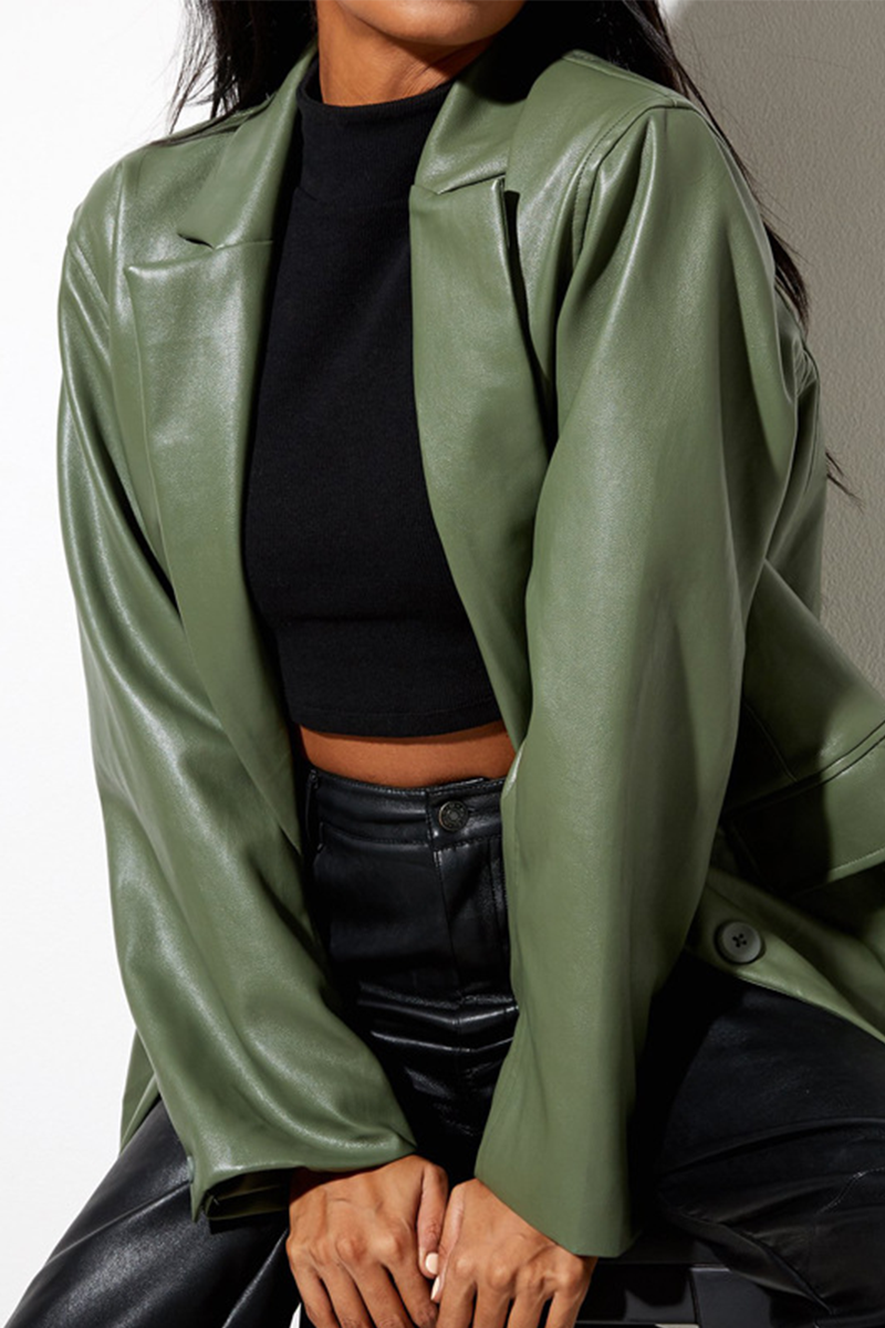 Effortlessly Elegant Garment with a Timeless Design
