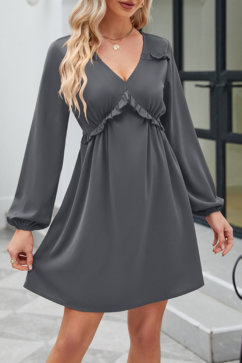 Beautifully Finished Dress in a Timeless Design