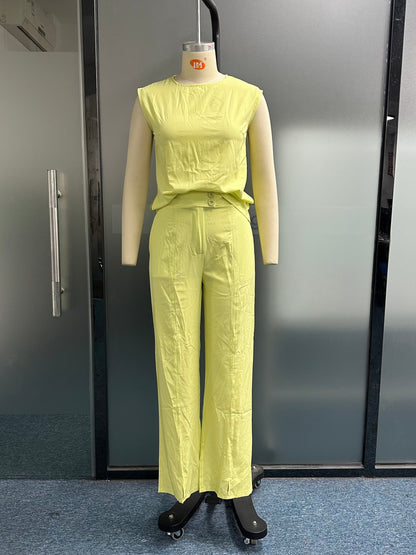Effortlessly Elegant Pants with a Timeless Design