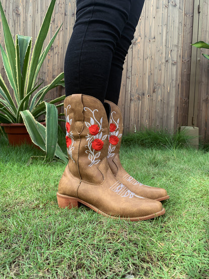 Beautifully Finished Boots in a Timeless Design
