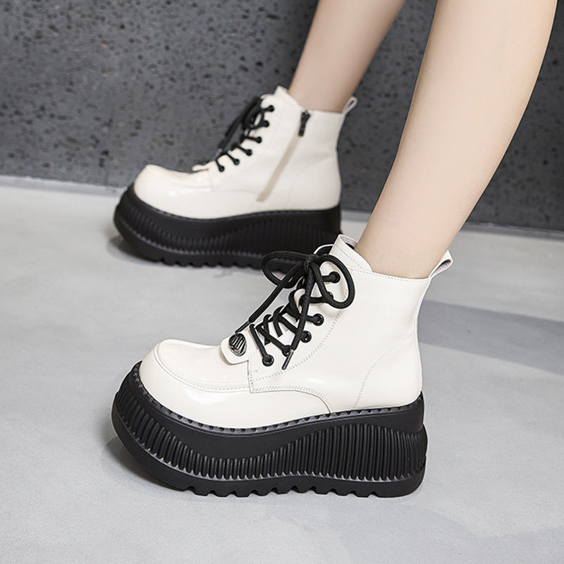 Effortlessly Elegant Boots with a Timeless Design