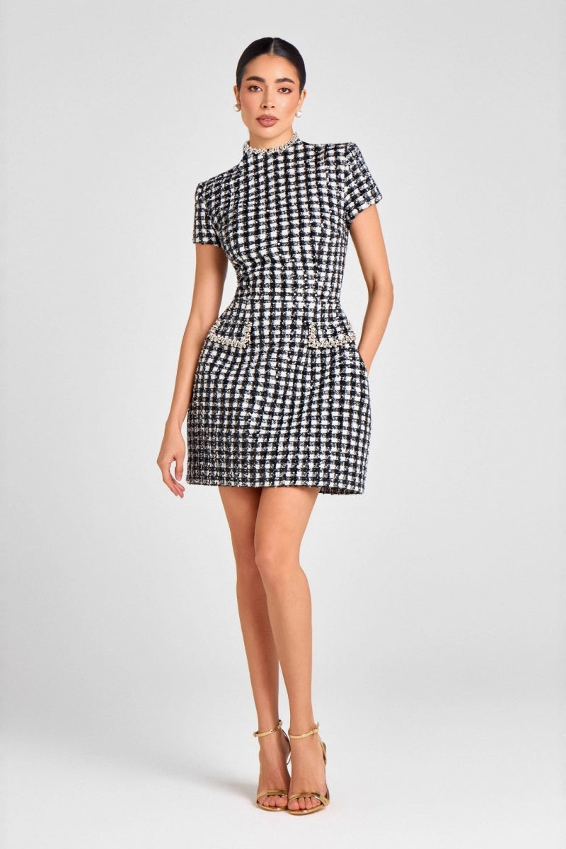 Effortlessly Elegant Garment with a Timeless Design