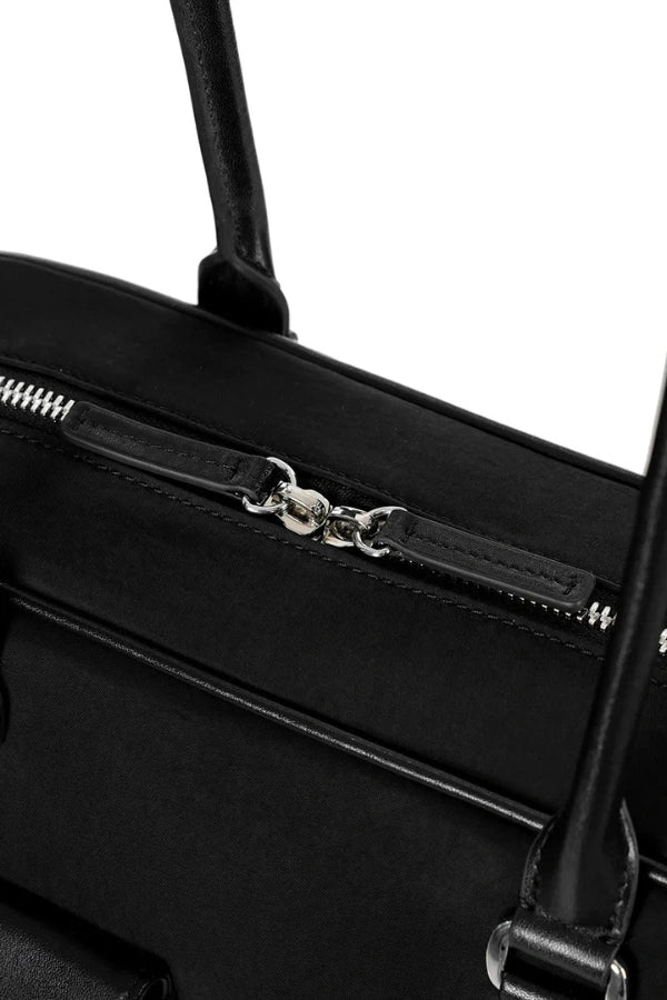 Sophisticated Bag with a Clean Classic Look