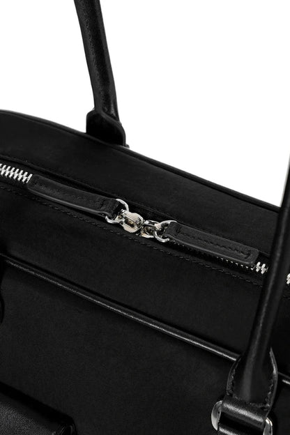 Sophisticated Bag with a Clean Classic Look