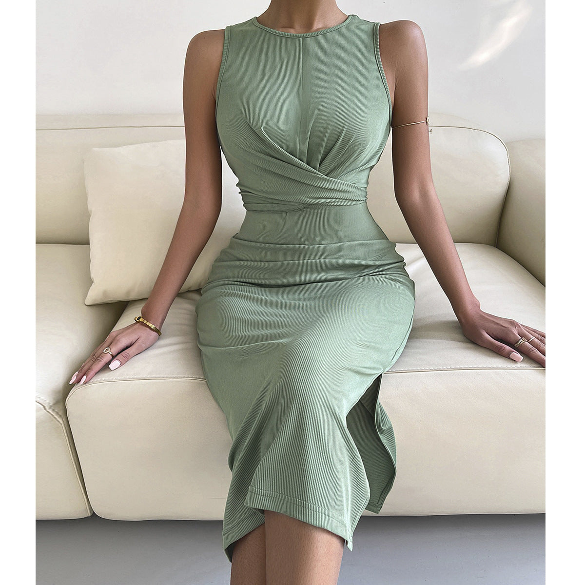 Beautifully Finished Dress in a Timeless Design