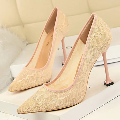 Classic Vintage Heels with a Flattering Fit