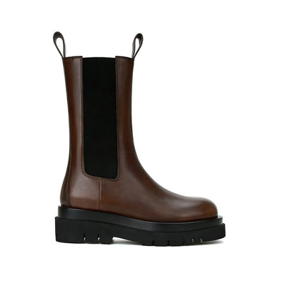Well Tailored Boots with a Graceful Silhouette