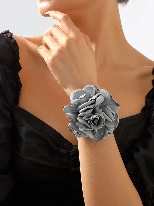 Sophisticated Garment with a Clean Classic Look