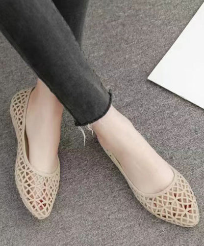 Well Tailored Sandals with a Graceful Silhouette
