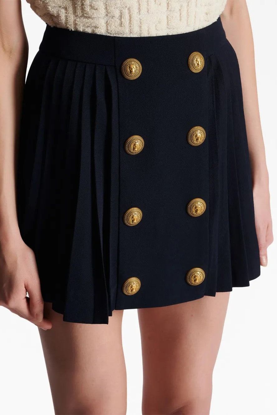 Well Tailored Garment with a Graceful Silhouette
