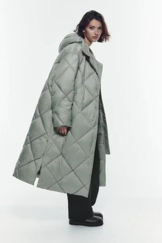 Well Tailored Coat with a Graceful Silhouette