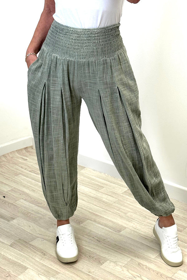 Classic Vintage Pants with a Flattering Fit