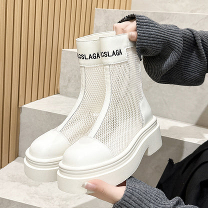 Effortlessly Elegant Boots with a Timeless Design