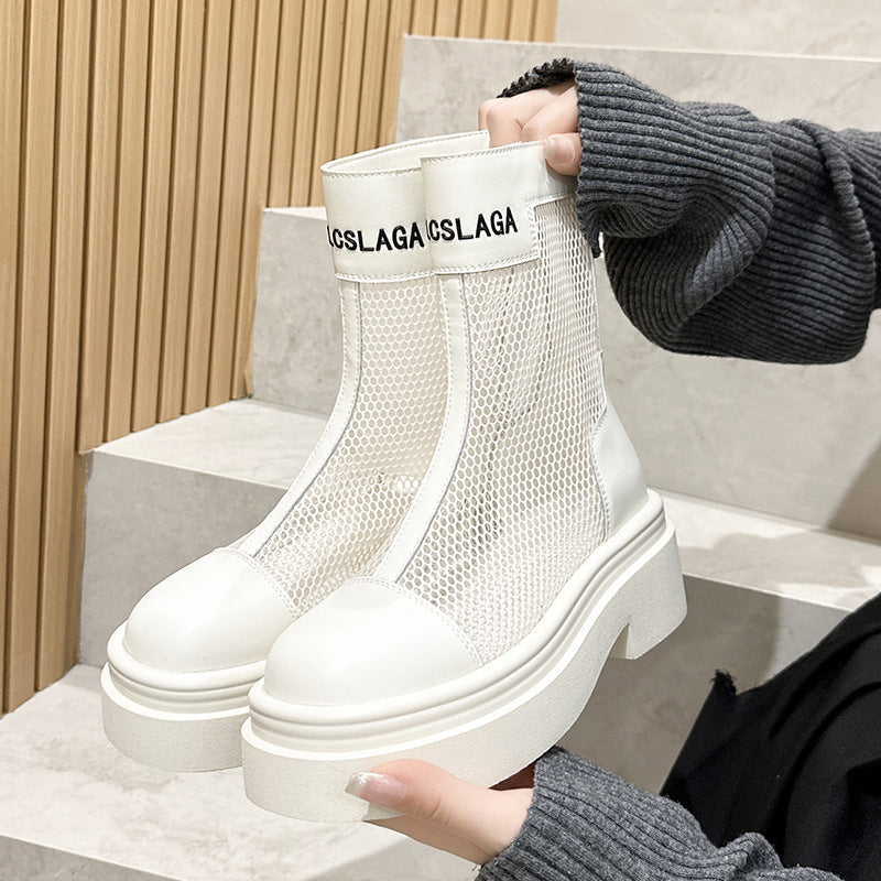 Effortlessly Elegant Boots with a Timeless Design