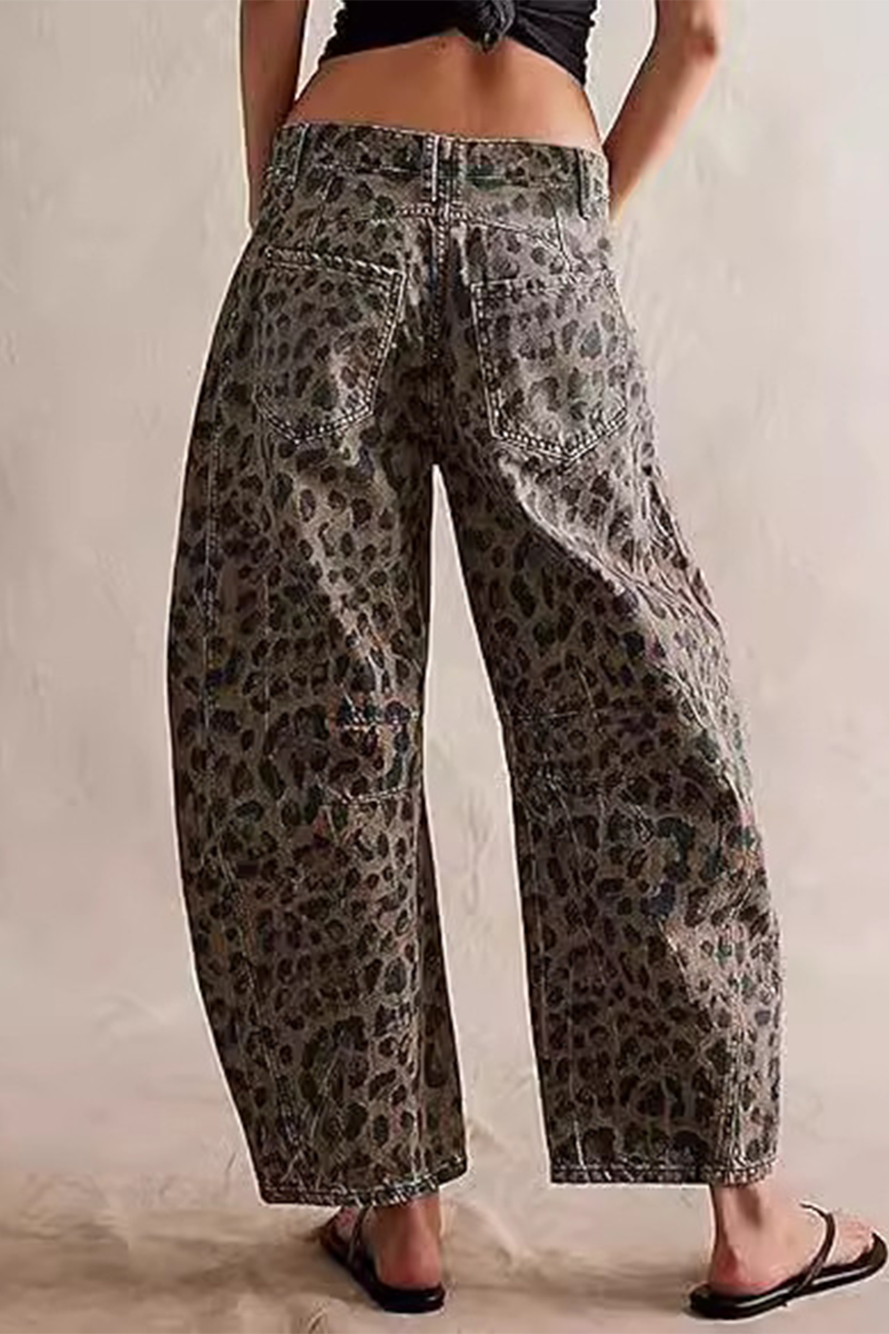 Effortlessly Elegant Garment with a Timeless Design