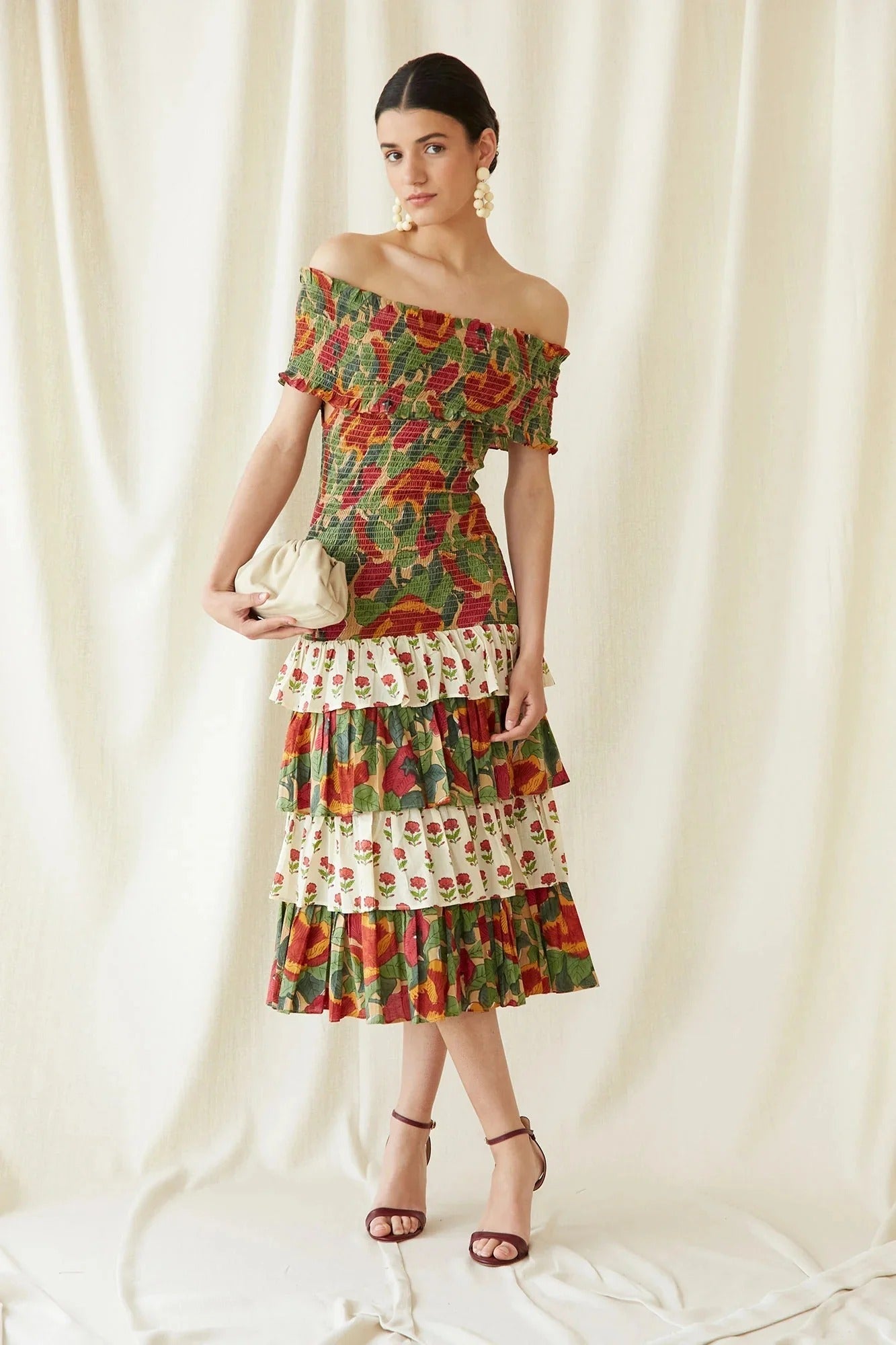Well Tailored Dress with a Graceful Silhouette