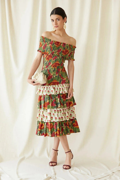 Well Tailored Dress with a Graceful Silhouette