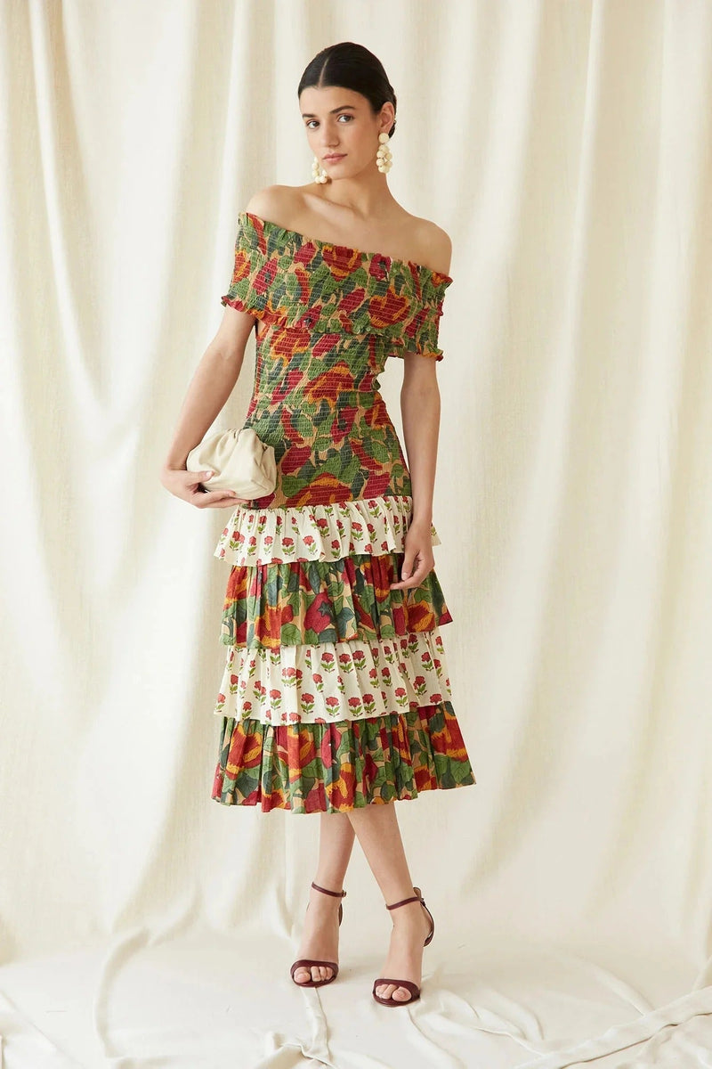 Well Tailored Dress with a Graceful Silhouette