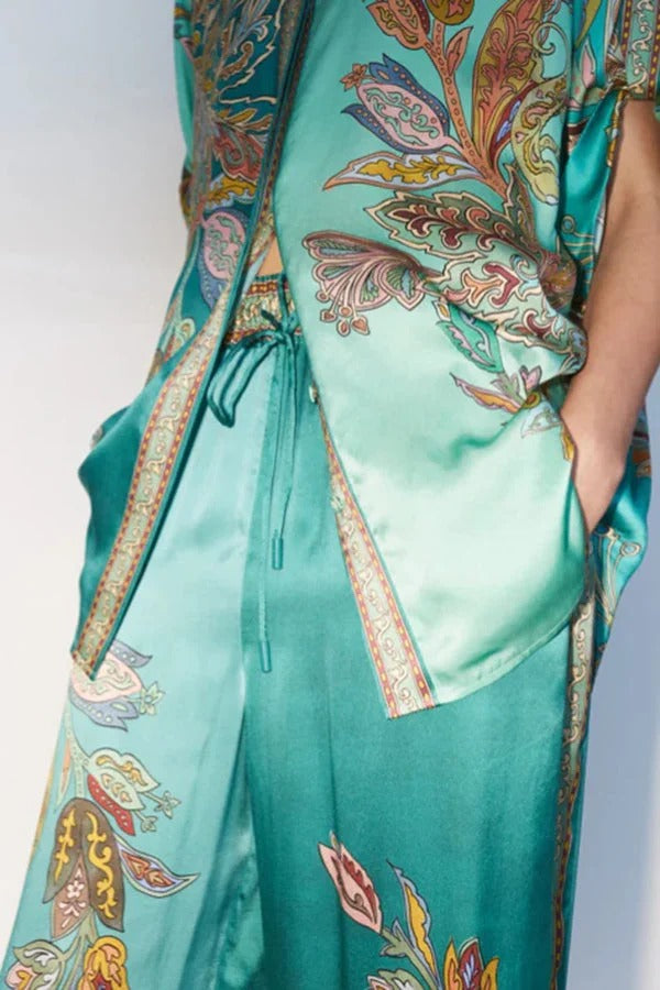 Beautifully Crafted Blouse in a Classic Style