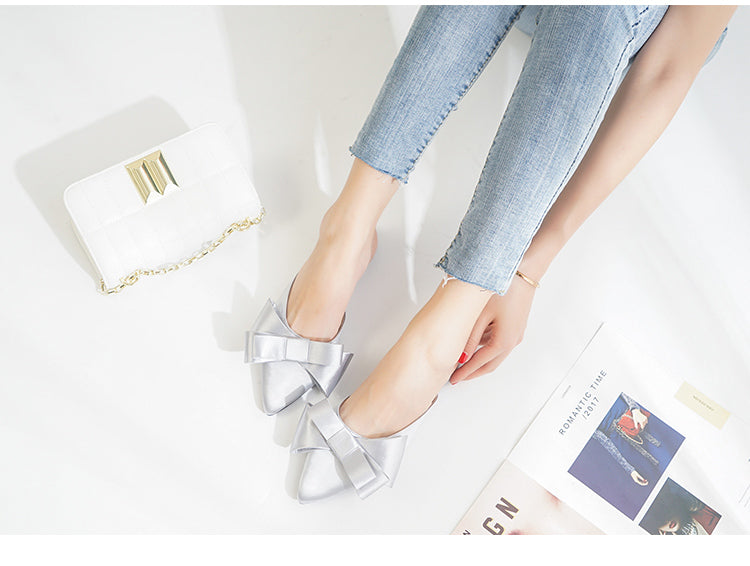 Effortlessly Elegant Garment with a Timeless Design