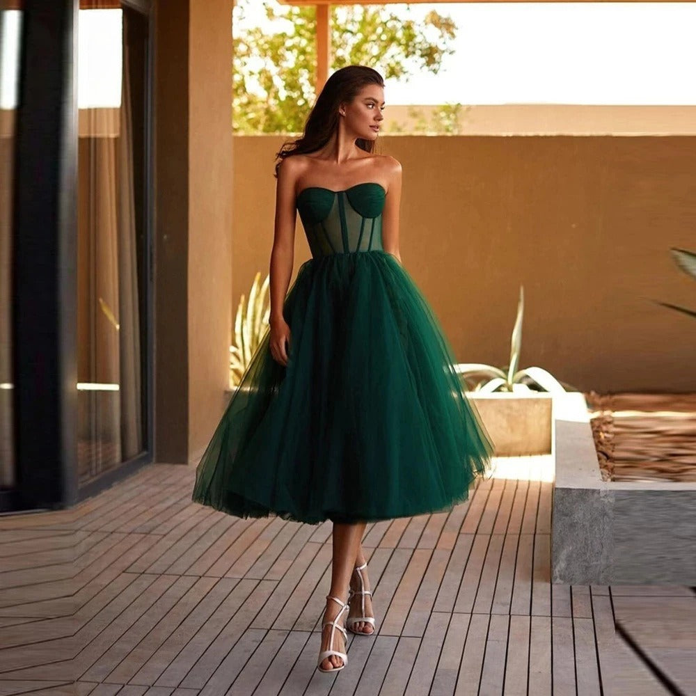 Effortlessly Elegant Dress with a Timeless Design
