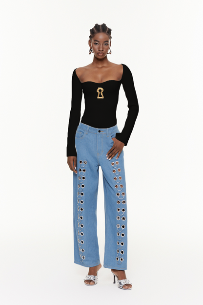 Beautifully Finished Top in a Timeless Design