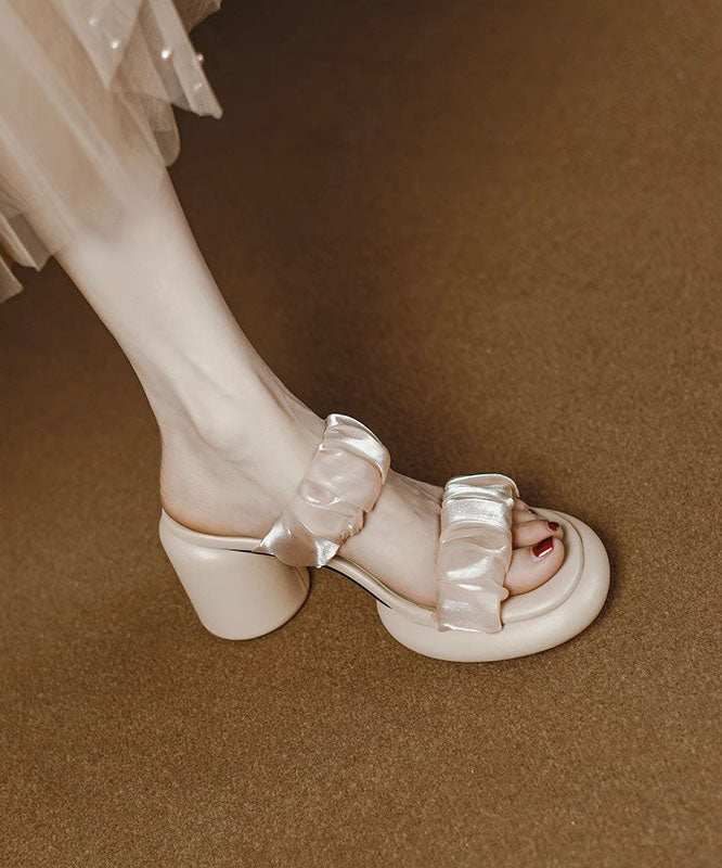 Effortlessly Elegant Sandals with a Timeless Design