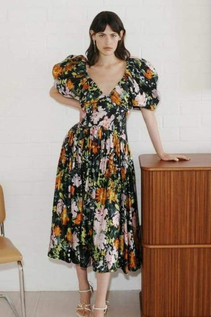Classic Vintage Dress with a Flattering Fit