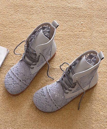 Effortlessly Elegant Boots with a Timeless Design