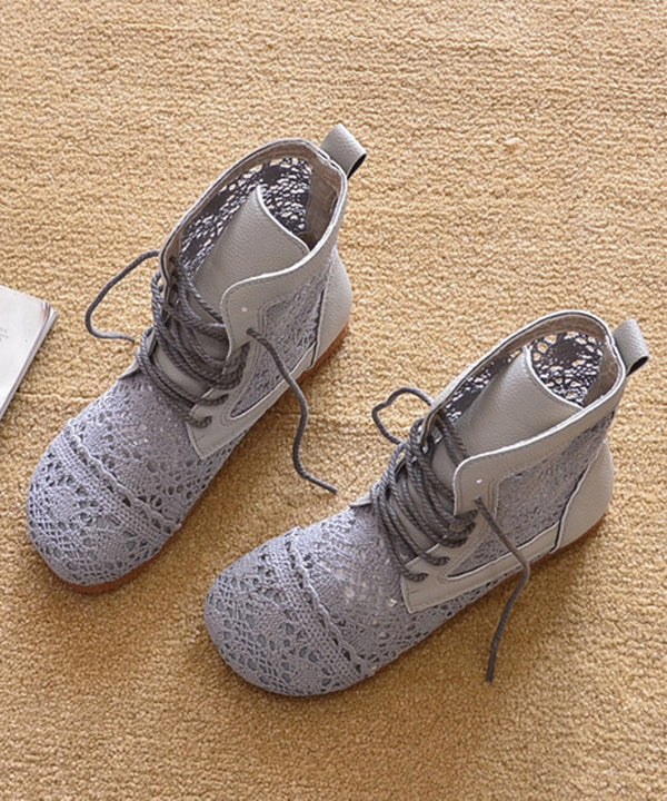 Effortlessly Elegant Boots with a Timeless Design