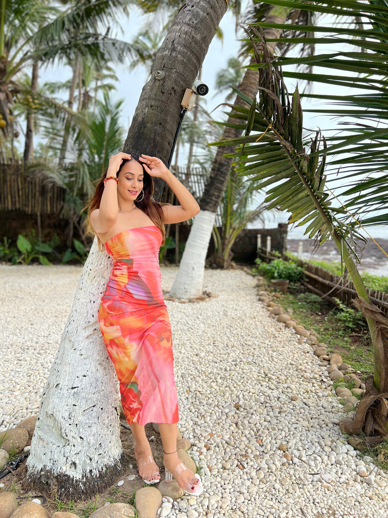 Well Tailored Dress with a Graceful Silhouette
