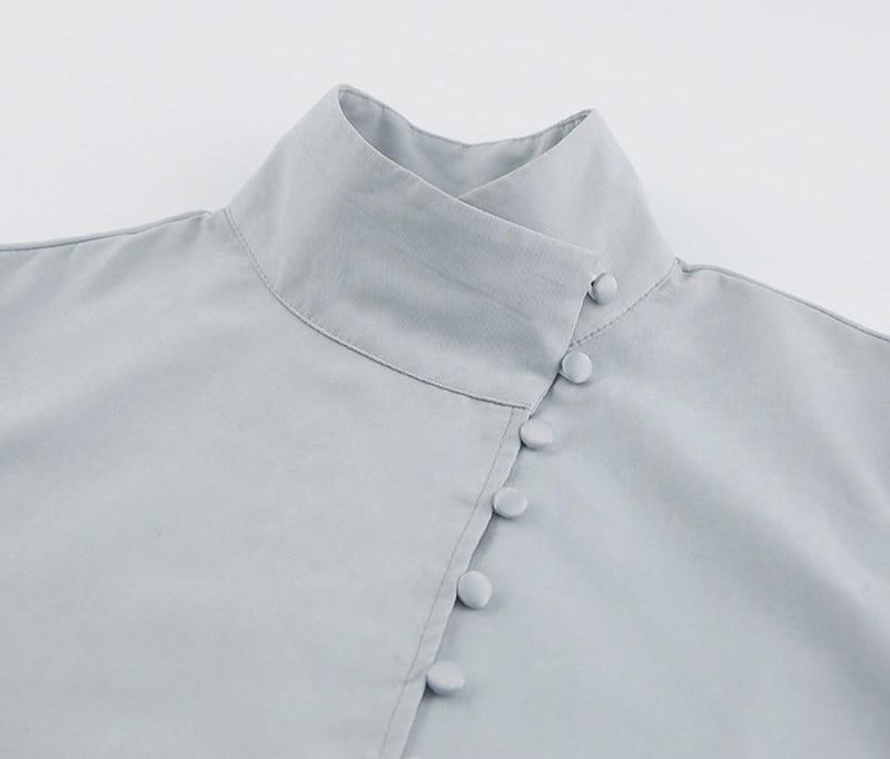 Effortlessly Elegant Blouse with a Timeless Design