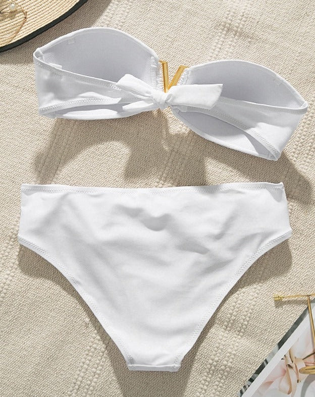 Effortlessly Elegant Bikini with a Timeless Design