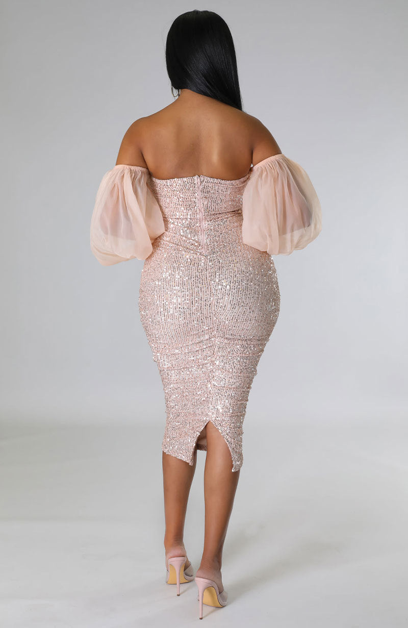 Well Tailored Dress with a Graceful Silhouette
